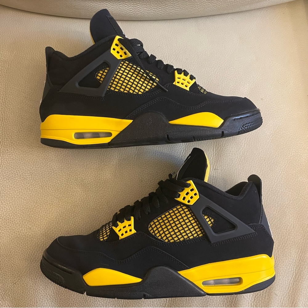 Air Jordan 4 Retro Thunder black and yellow men’s size 10.5 authentic with box